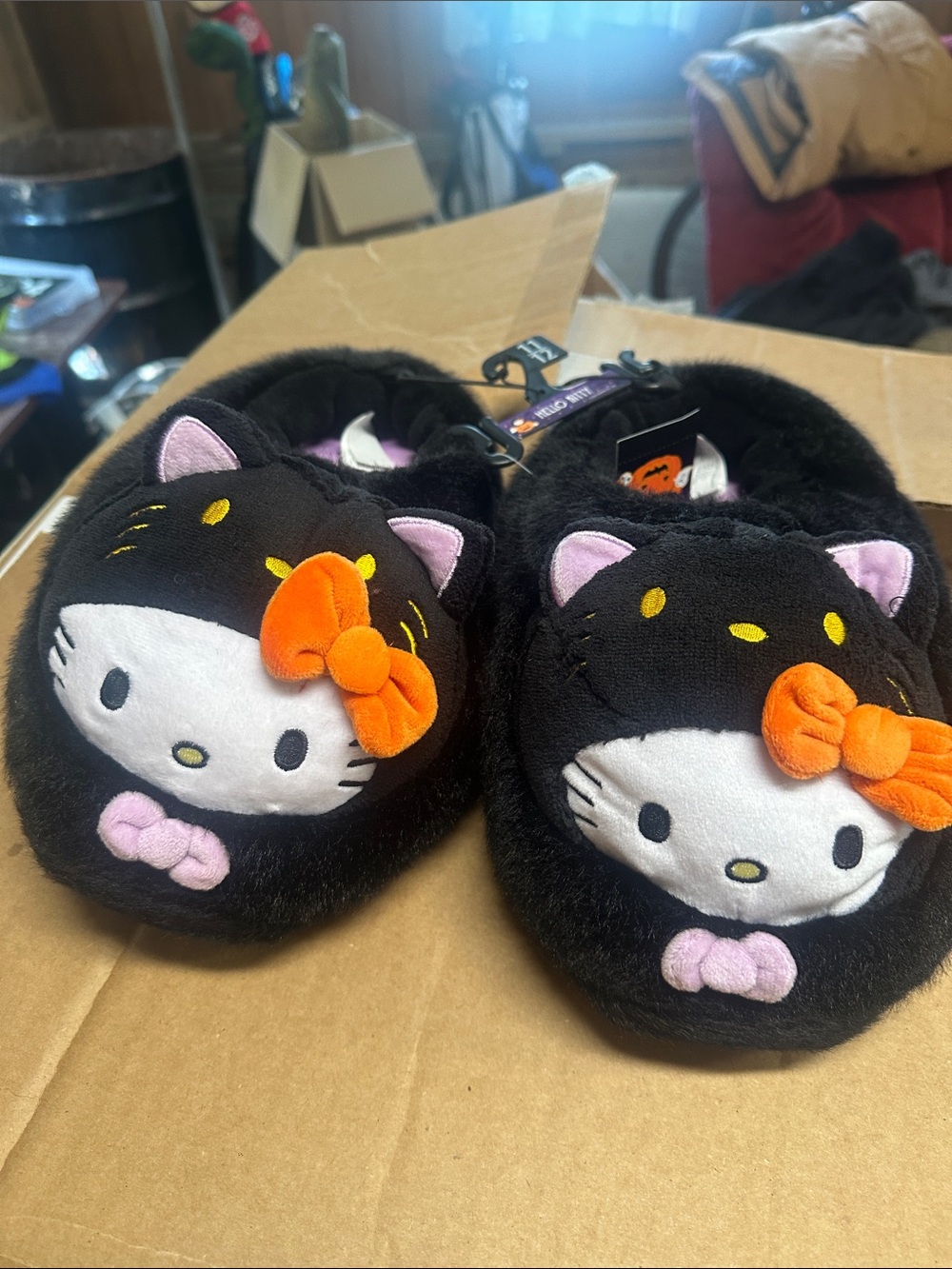 NWT Hello Kitty Woman’s Halloween Slippers